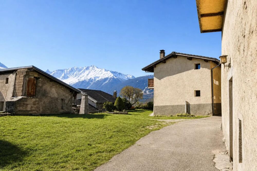 Vente Maison Grange et Maison Louée 300m², Fort Potentiel Les chapelles
