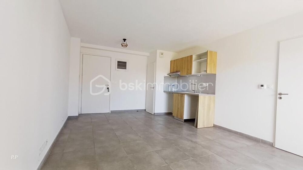SERIGNAN - Proche de la plage- T2 de 39 m² avec terrasse & parking privatif