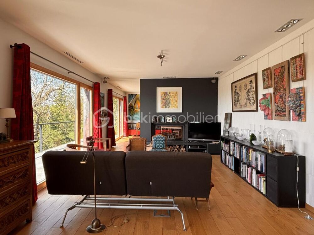 Entre Lunéville et Baccarat, récente et simplissime villa-belvédère