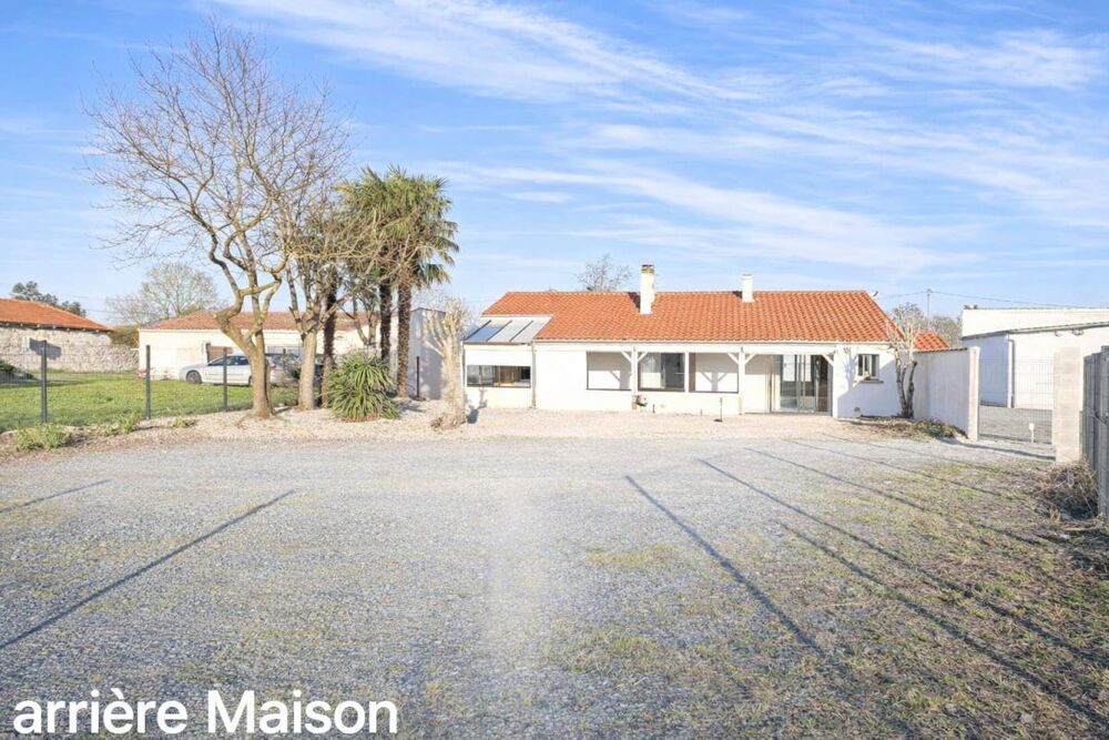 Maison Charron 5 pièce(s) 145 m² jardin 760 m2