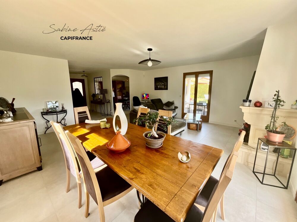 ARNAS  Maison de plain-pied de 112 m² avec piscine chauffée sur un terrain clos et arboré de 812 m²