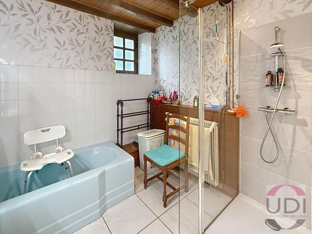 Maison en pierre avec dépendances sur la Chapelle Taillefert
