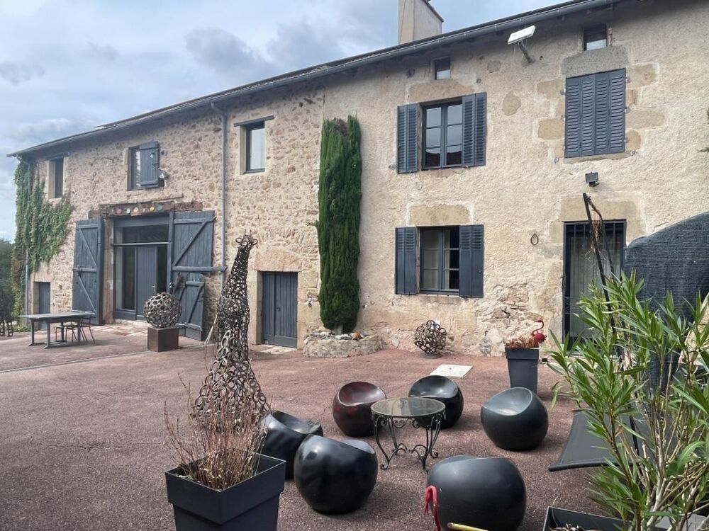 Vente Maison Corps de ferme rénové de 320 m2 habitables avec dépendances et terrain Bessines sur gartempe