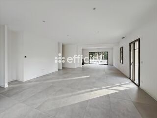  Villa  vendre 8 pices 273 m