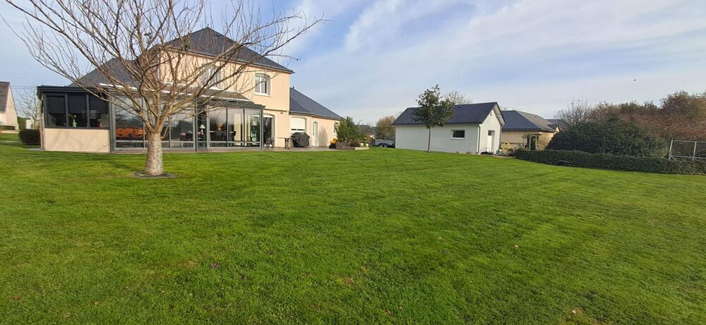 Maison Le Buret 8 pièce(s) 189.55 m2 à 20 km de LAVAL-CHATEAU-GONTIER OU SABLE
