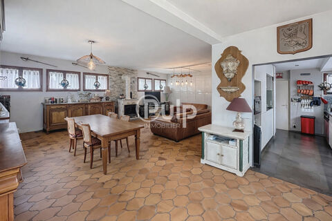   Pavillon Semi plain-pied Maison - 8 pi�ce(s) - 220 m�