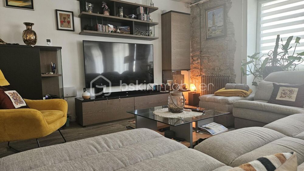 Maison 7 pièces 185 m² · à Commana · 185 m² · 197 330 €