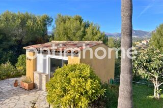  Villa  vendre 8 pices 323 m