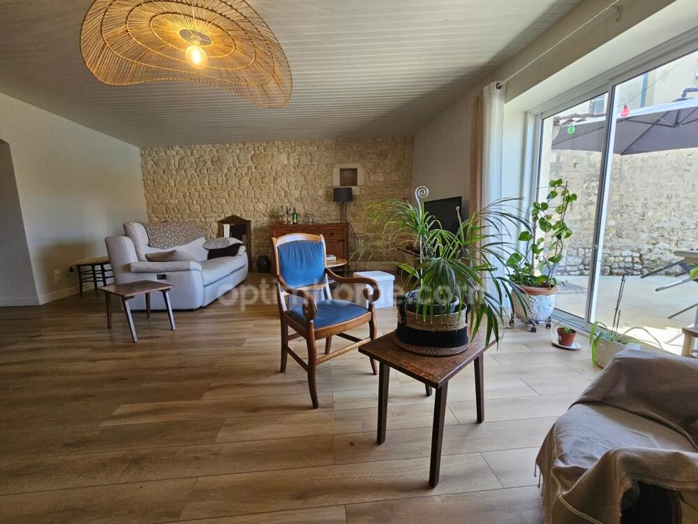 Maison charentaise de 232 m², 6 chambres, un bureau, piscine et un garage de 90 m² - LINARS (16)