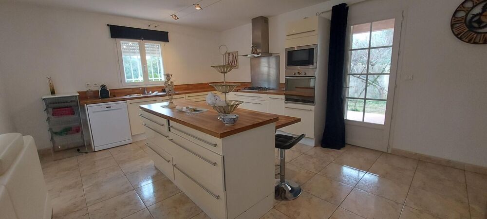 GARD. 30. GENERAC. Belle maison de 184 m2 de plain-pied sur terrain arboré de 1264 m² avec piscine