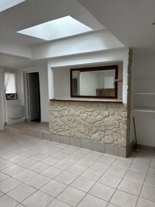  Appartement à louer 5 pièces 100 m²