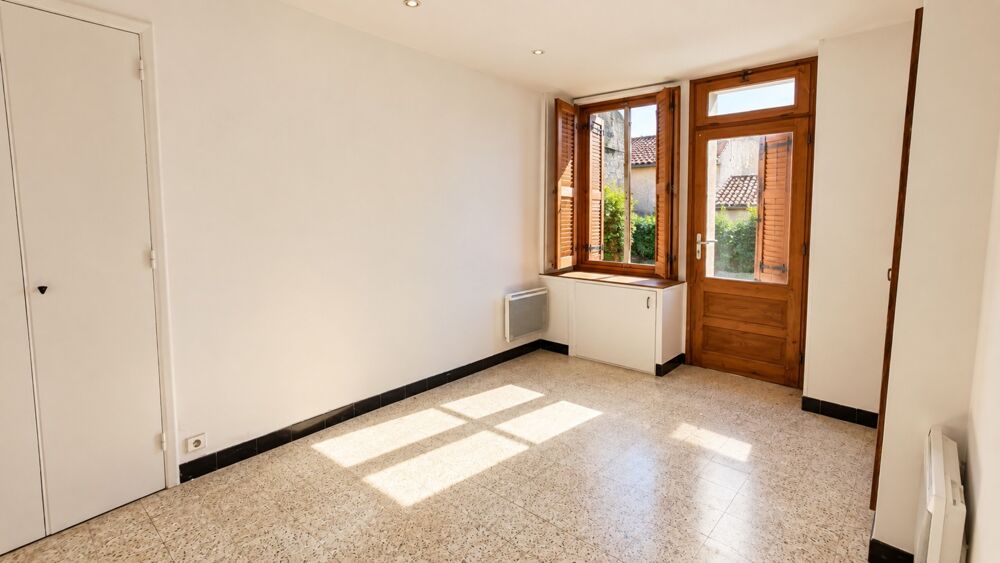 SAINT-ÉTIENNE-DE-SAINT-GEOIRS  MAISON EN PIERRE À RÉNOVER  96 M² HABITABLES + PLATEAU AMÉNAGEABLE  COUR  FORT POTENTIEL INVE