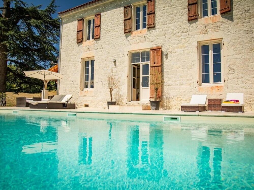 Domaine équestre de prestige au coeur de 18 hectares  Élégance, nature et art de vivre proche de THEZAC (47)