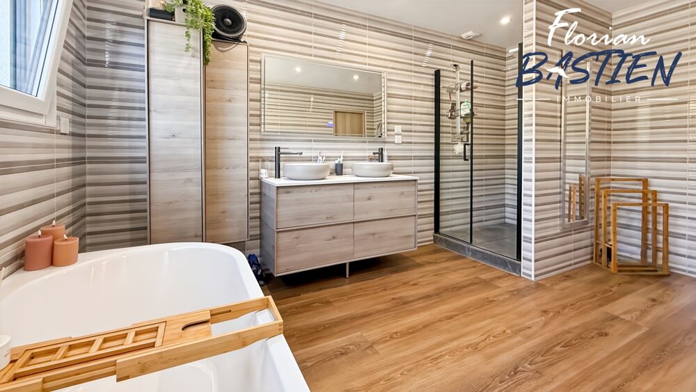 Vente Maison ? Un plain-pied de 150 m² et une pièce de vie de 71 m² : bienvenue à Hérin ! Herin