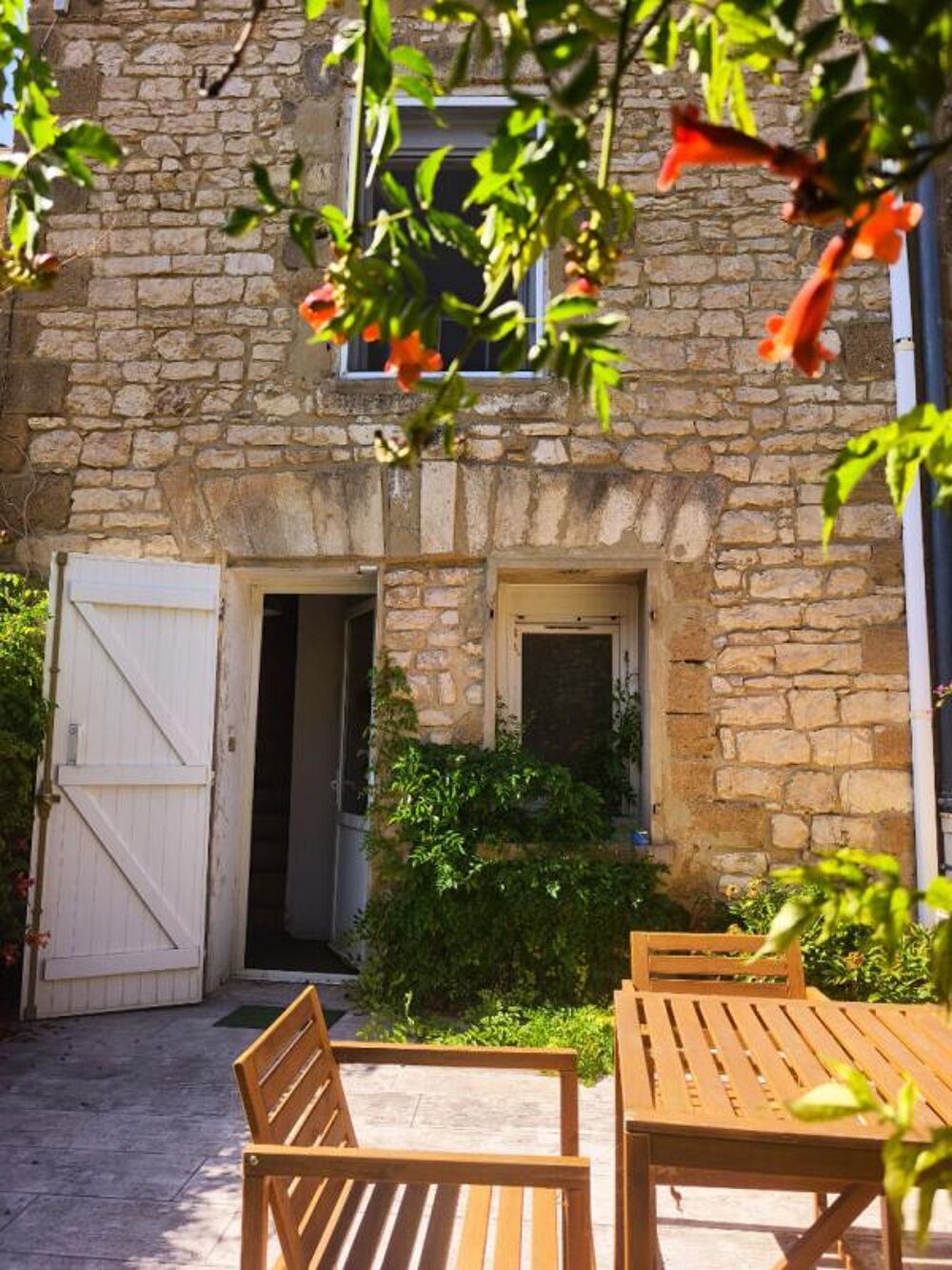 Vedène: Charmante maison de ville rénovée avec cour privative