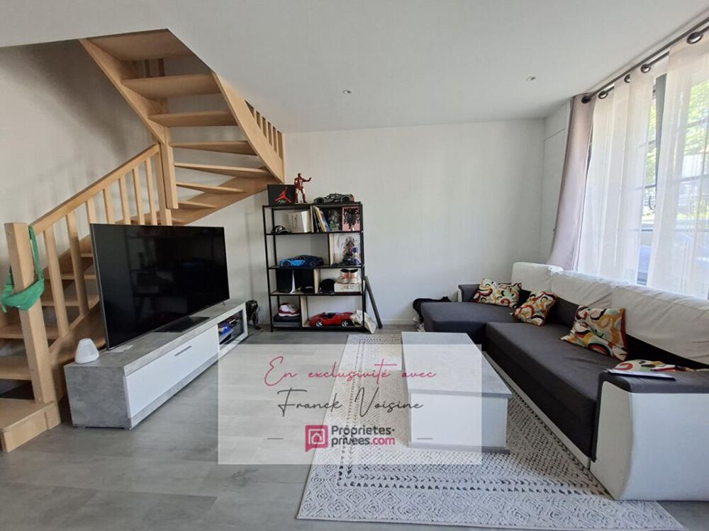 A VENDRE en Exclusivité à Pouzauges, Maison de centre-ville entièrement rénovée avec 1 chambre et 1 bureau