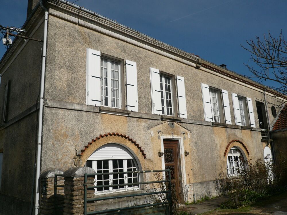 Vente Maison ? BURIE (17) A Vendre CORPS de FERME et Ses Nombreuses Dépendances ? Burie