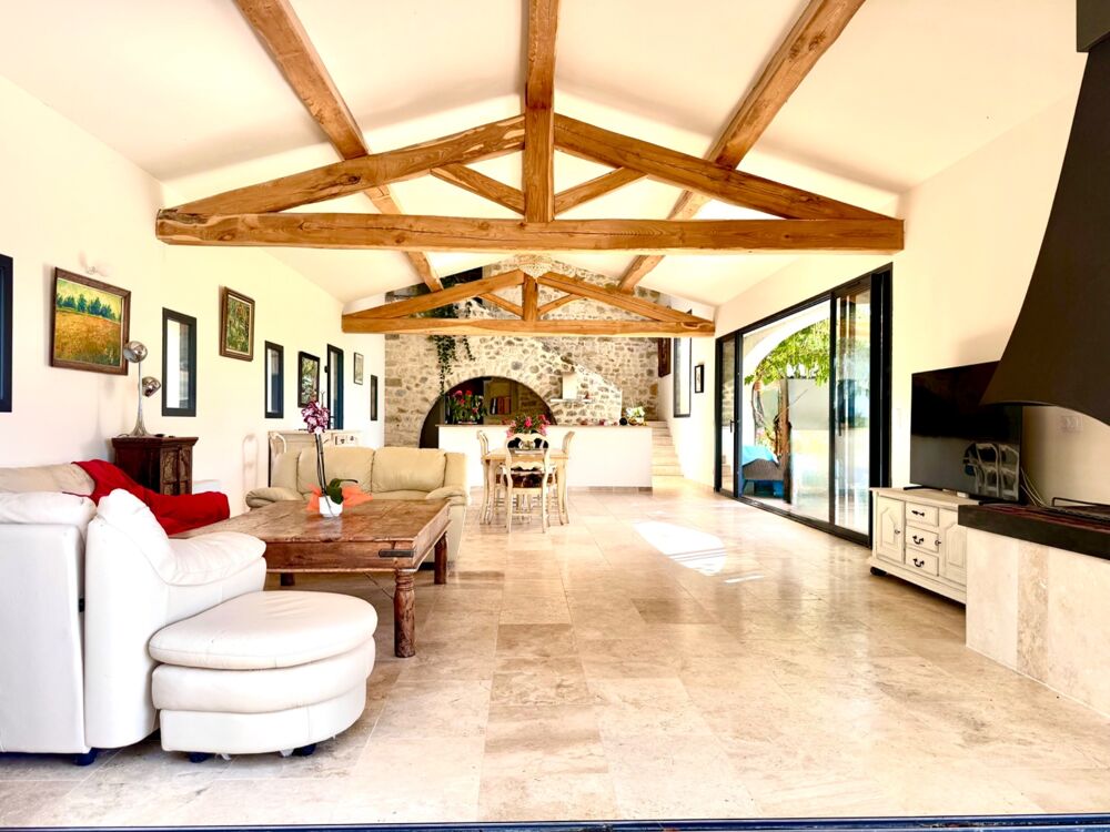 Vente Maison Entre Uzès et Nîmes – Mas de caractère 360 m², piscine, 1,7 ha et vignes  Maison à vendre 9 pièces  (30) Castelnau valence