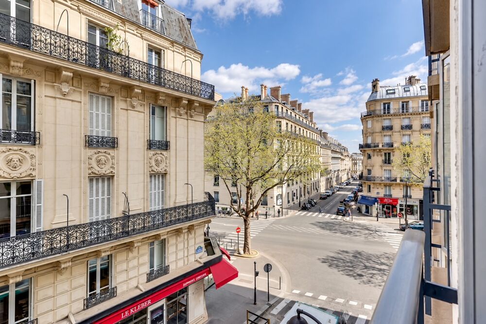 Vente Appartement Exclusivité - A vendre - Appartement très lumineux - Balcon - 5 pièces - 4 chambres possibles - Cuisine indépendante - Cave et P Paris 16eme arrondissement