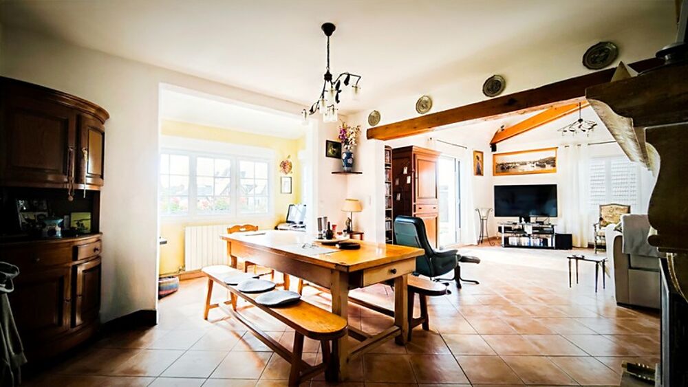 À Ouistreham Riva Bella  Villa familiale et élégante de 226 m² avec piscine intérieure, à 300 m de la plage