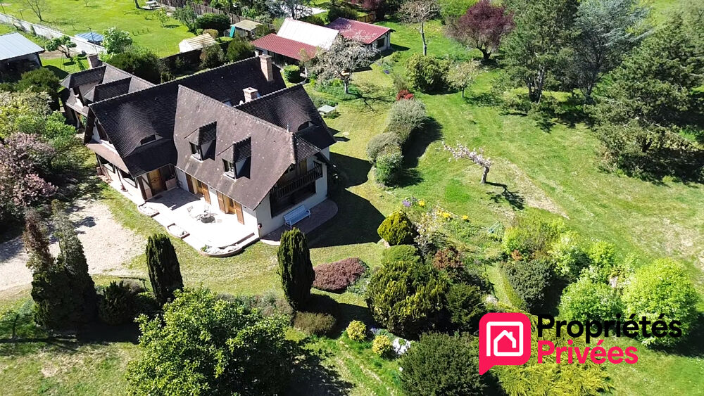 Vente Maison Maison traditionnelle 400m2 6 chambres dépendances piscine parc de 3 hectares 800000 FAI Croth