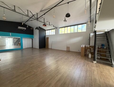   Local commercial de plus de 187 m²  à louer SALON DE PROVENCE (13) 