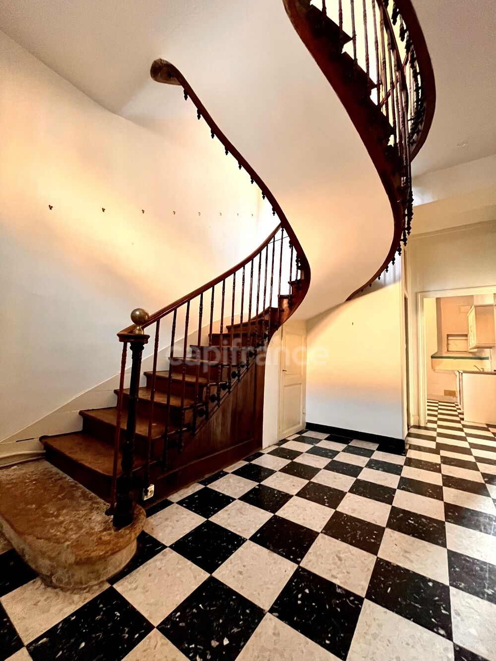 Jolie maison en plein centre de FLEURANCE (32), 165 m2, 5 pièces, 3 chambres, cave, jardin clos et puits