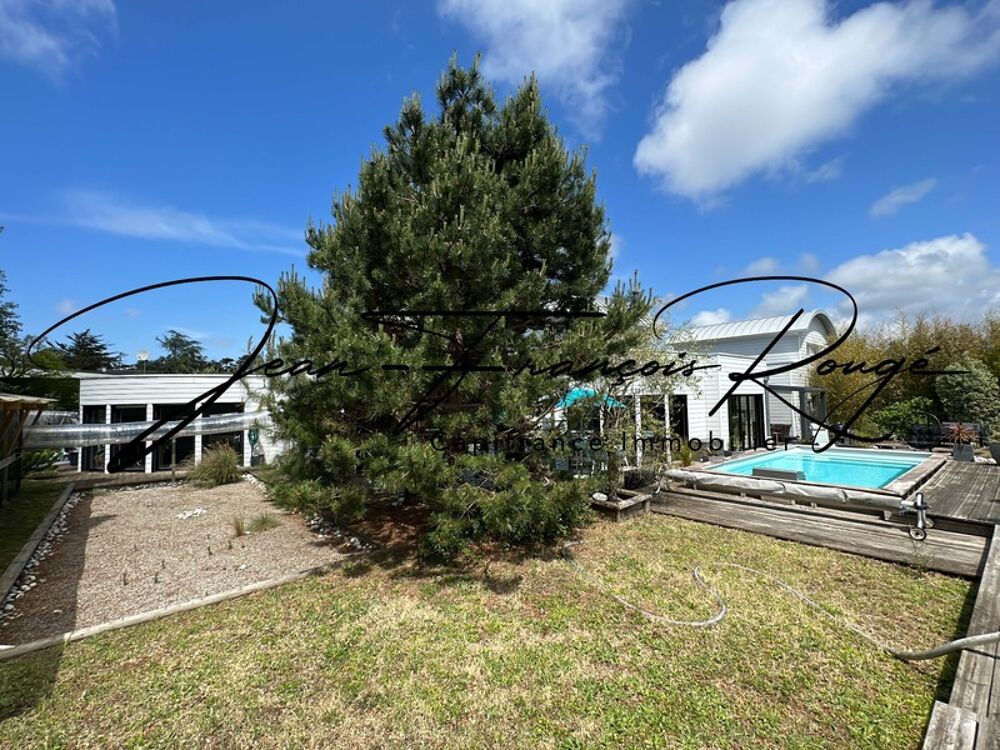 AGON-COUTAINVILLE, à 600 mètres de la plage, superbe maison d'architecte construite en 2007 d'une surface de 320 m², avec piscin