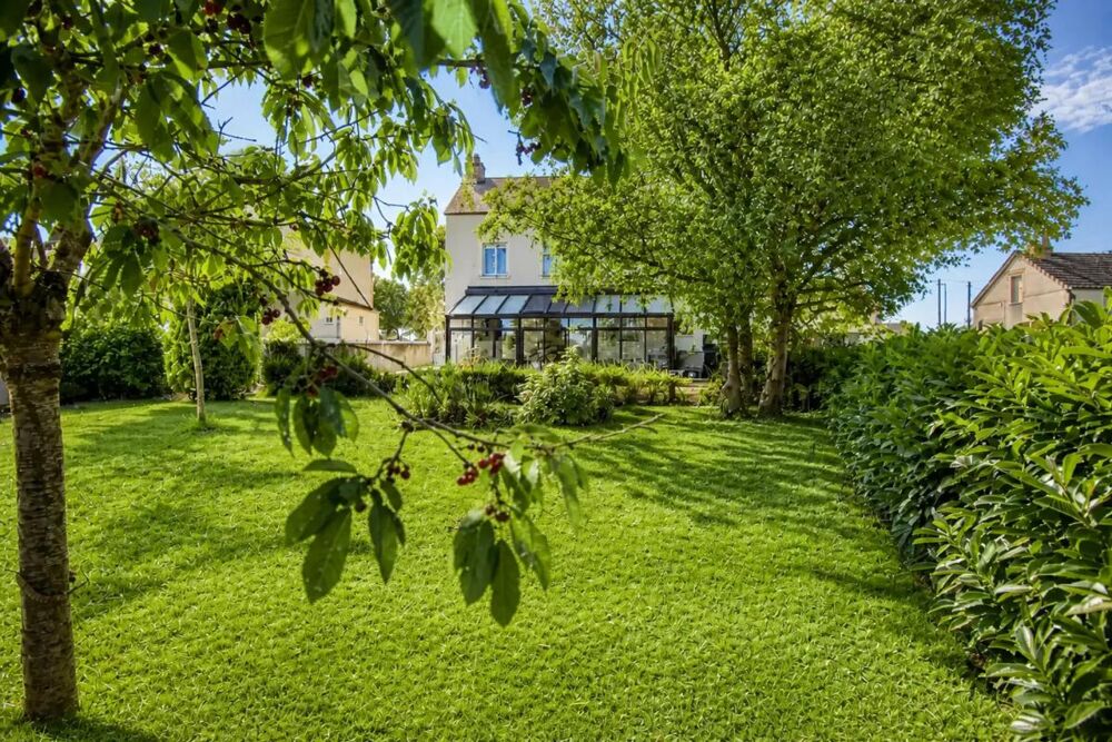 Vente Maison Maison Bourgeoise de 8 pièces de 185 m² à Châteaumeillant Chateaumeillant