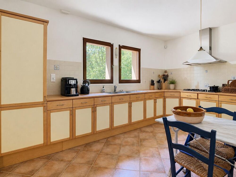 Belle maison contemporaine avec 5 chambres et piscine