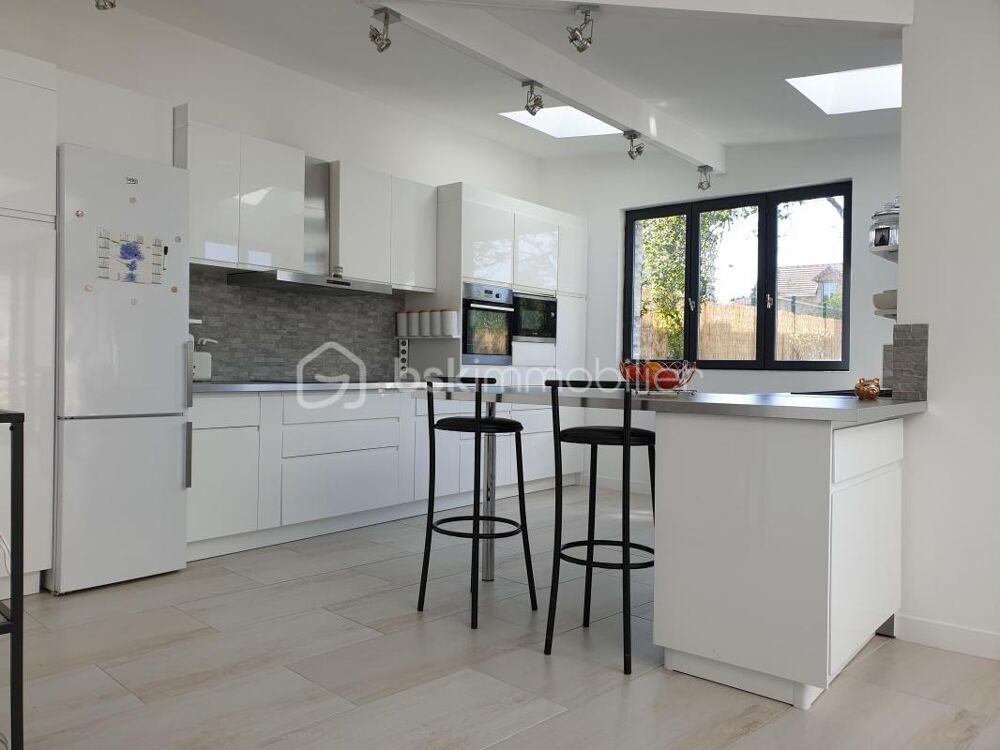 Magnifique maison d'environ 230m2 habitable sur 563m2 de terrain