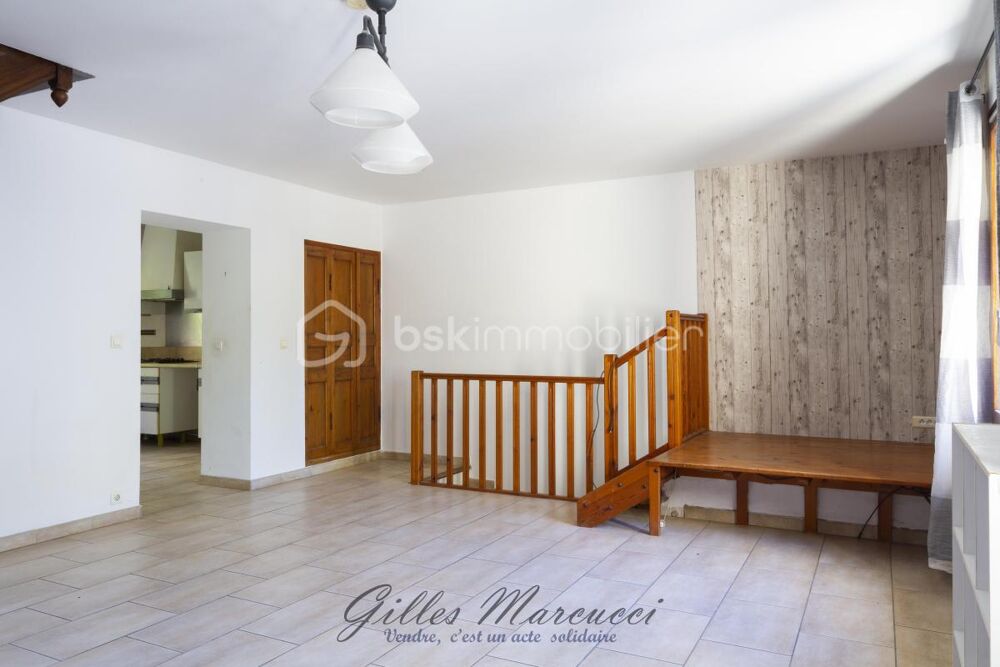 Vente Appartement 88 m² au cœur du village – 3 chambres, balcon et potentiel à révéler Mormoiron