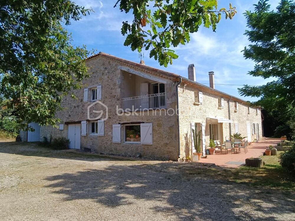Chambres d'Hôtes et Gîte avec Piscine et Dépendances à Proximité du Chemin de Saint-Jacques-de-Compostelle