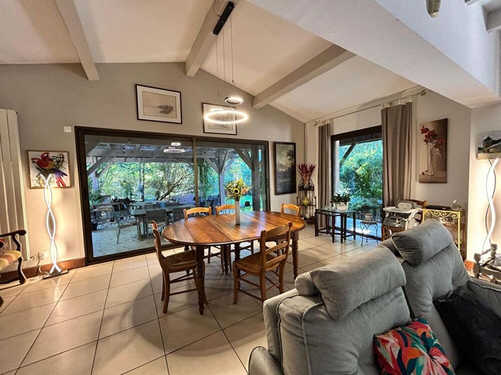 DÉCOUVREZ LE CHARME ET LES VOLUMES D'UNE MAISON CONTEMPORAINE 208 M2 - 4 CHAMBRES À AUBIE ( VAL DE VIRVÉE) DANS UN PARC ARBO