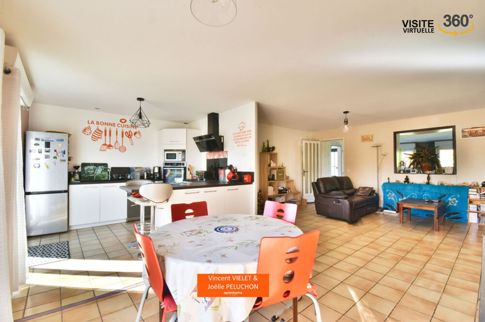 À vendre  Au calme, maison familiale traditionnelle 4 chambres + bureau sur terrain de 1 550 m² piscinable