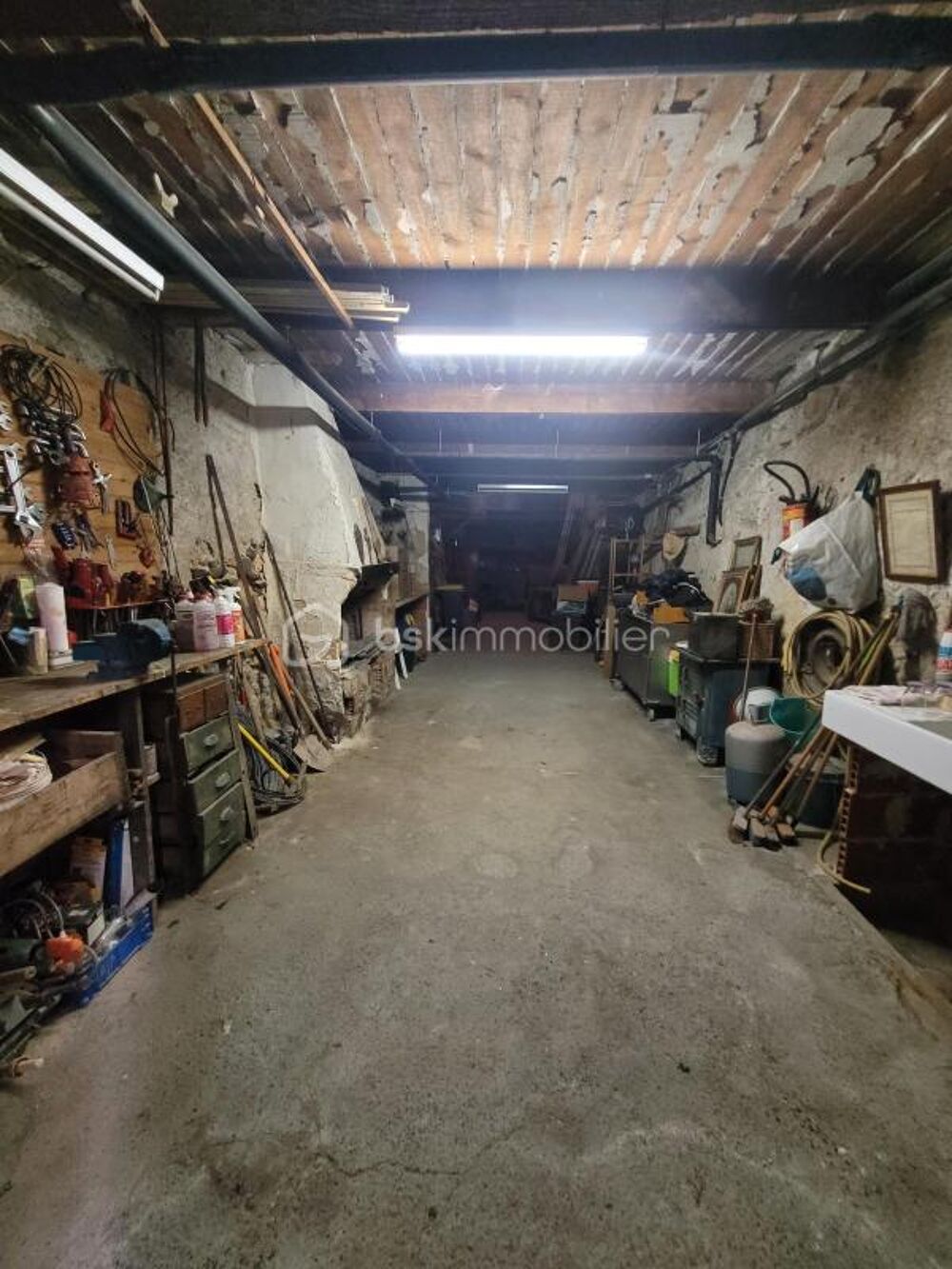 EXCLUSIVITÉ  Le charme de l'ancien à révéler ! Maison de village avec garage, écurie, combles et terrasse  Nizas (34320)