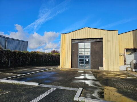 Entrep&ocirc;t de 559 m2 avec bureau et parkings &agrave; louer &agrave; Orgeval au bord de la RN 13 8410 78630 Orgeval