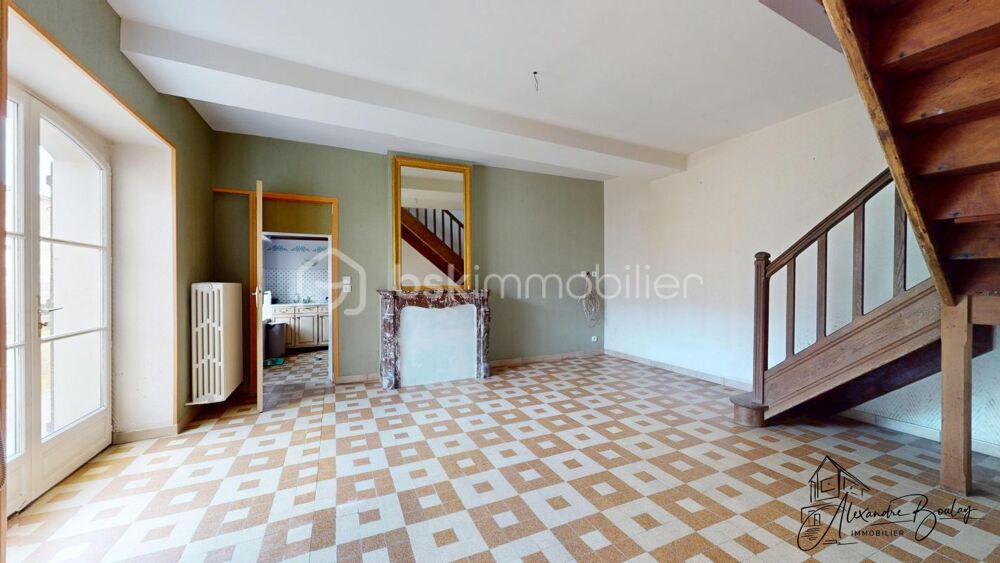Maison en pierre à rénover  141 m²  Dépendances  Terrain clos 645 m²