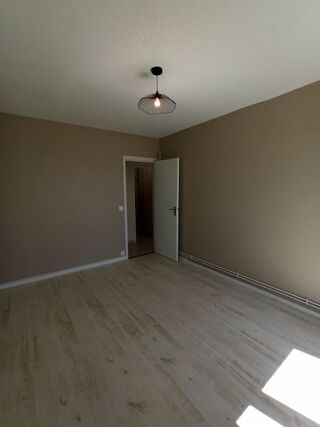  Appartement à louer 3 pièces 79 m²
