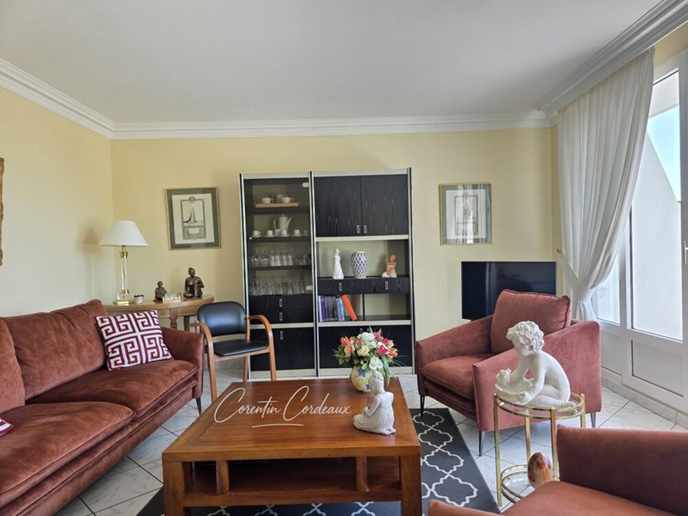 Appartement F3 lumineux au dernier étage avec loggia plein ouest, parking et cave
