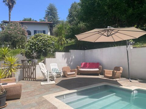   CAMBO LES BAINS, Propri�t� familiale Maison - 8 pi�ce(s) - 260 m�