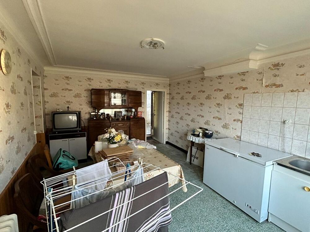 Vente Maison US : GRANDE MAISON AVEC BEAUCOUP DE POTENTIEL ! Us