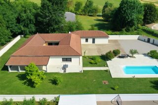  Villa  vendre 8 pices 300 m
