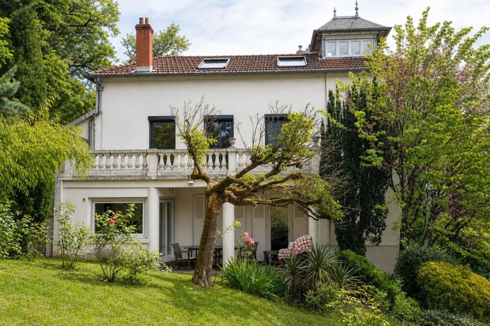 Vente Propriété/Château Propriété de caractère avec piscine, Crépieux-la-Pape Rillieux la pape