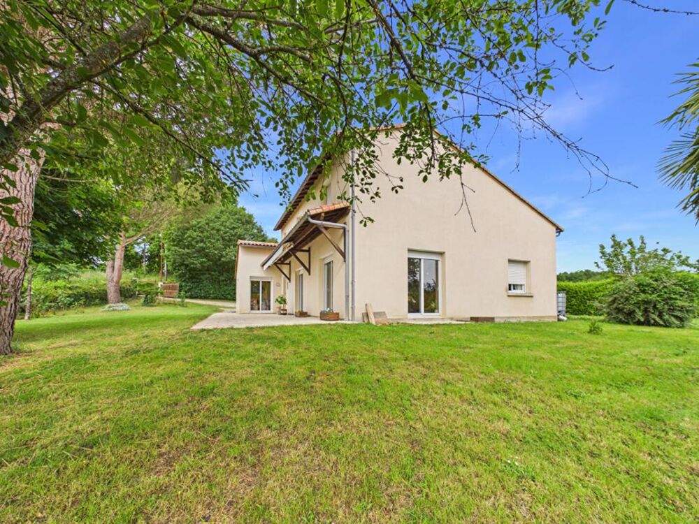 Maison à Ligugé de 230 m2 , 4 chambres +1 studio indépendant, jardin, garage