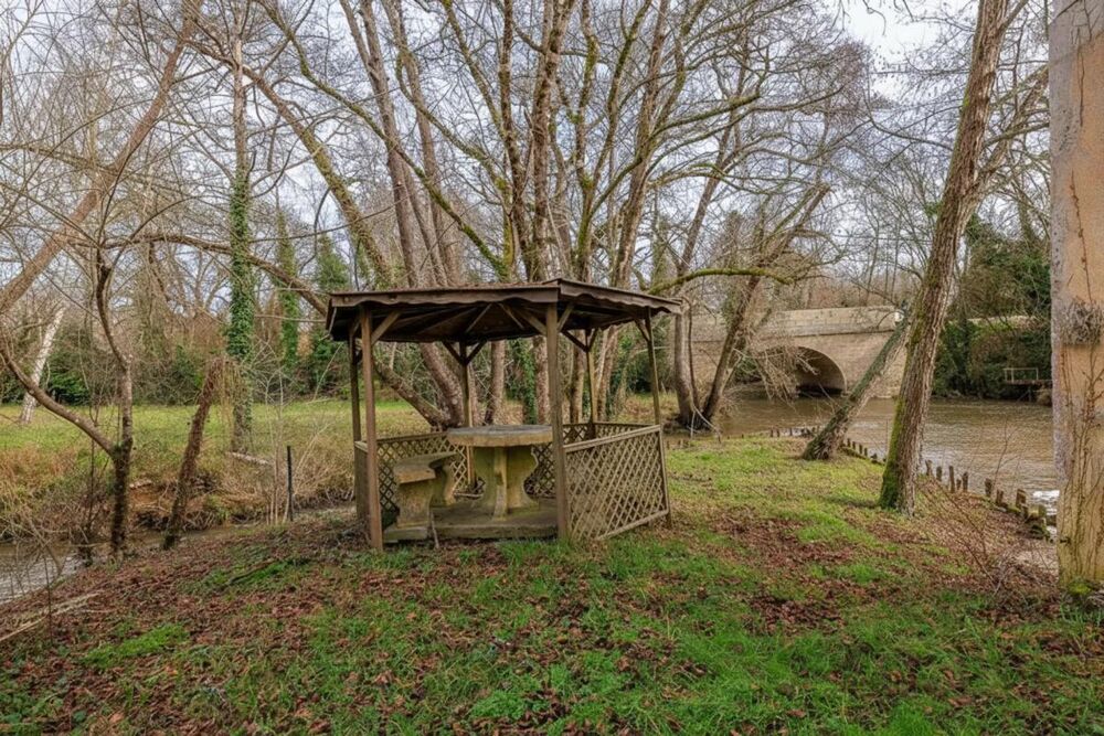 Vente Moulin Moulin à eau de 51 m² avec jardin à Cercoux Cercoux