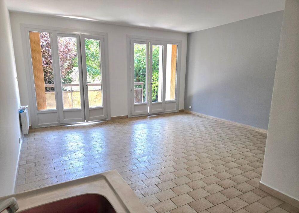Marignane  Appartement/Studio rénové avec jardin, balcon et accès direct au sous-sol privatif de 32,70 m² !