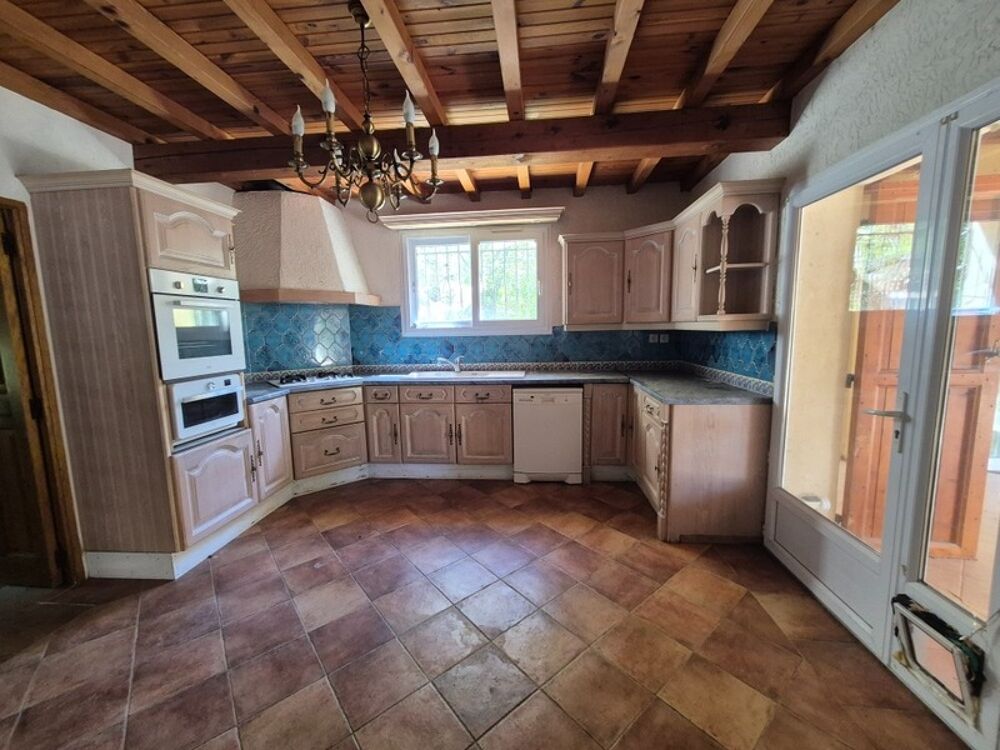 Maison à vendre 5 pièces BAGNOLS EN FORET (83). A rénover. 475 000 €