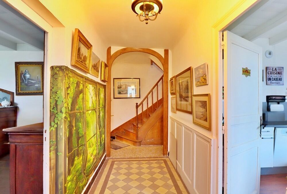 Vente Maison Maison de caractère en pierre de 8 pièces, 5 chambres. 200 m²- DPE C , Saint-Dizant-du Gua Saint dizant du gua