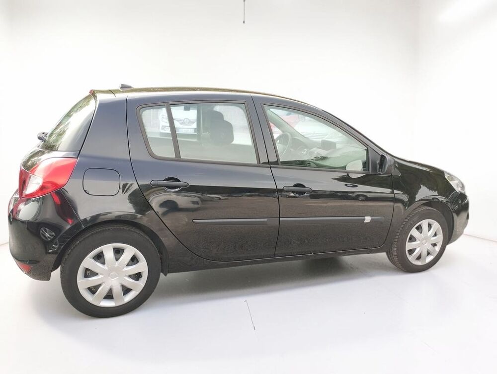 Clio III 1.5 DCI 75 BUSINESS 5P 2013 occasion 06640 Saint-Jeannet
